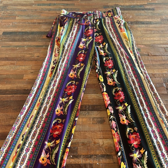 Beautiful jersey Etro printed pant with elastic waist and drawstring,Gently used - Picture 3 of 4